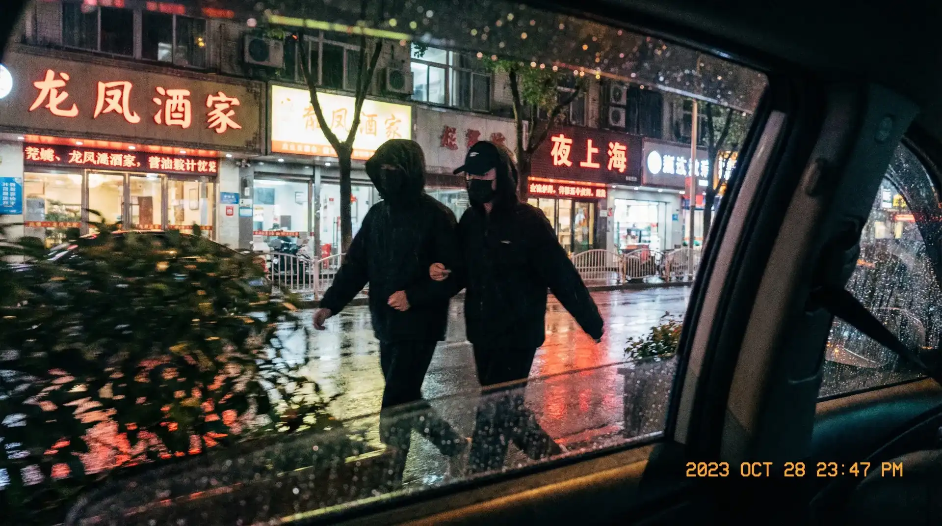 伪娘视频 - 顶流明星深夜密会现场抓拍照片